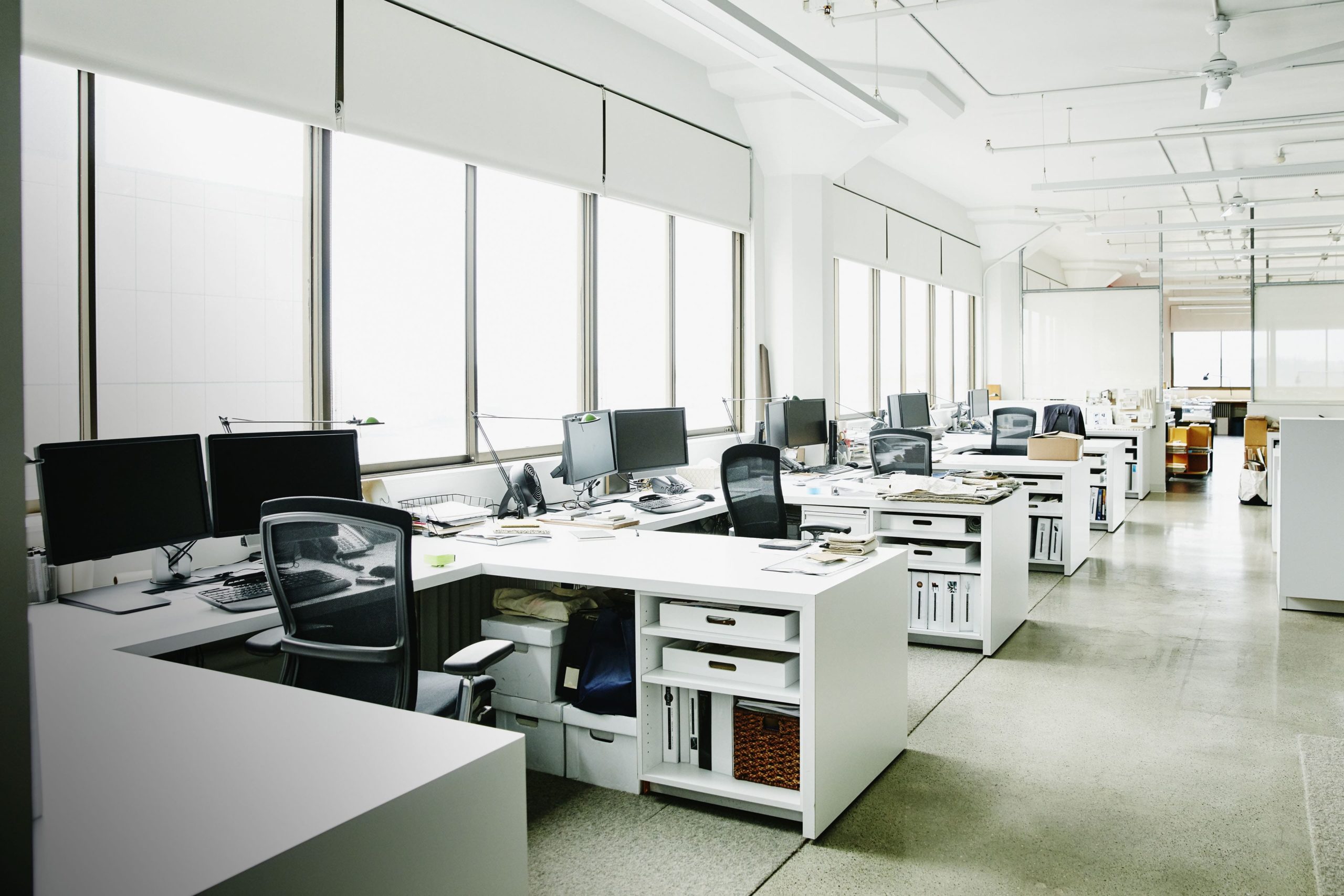 ey-workstations-in-empty-office